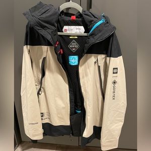 686 GLCR GORE-TEX Hydrastash Sync snow/ski Jacket Size S